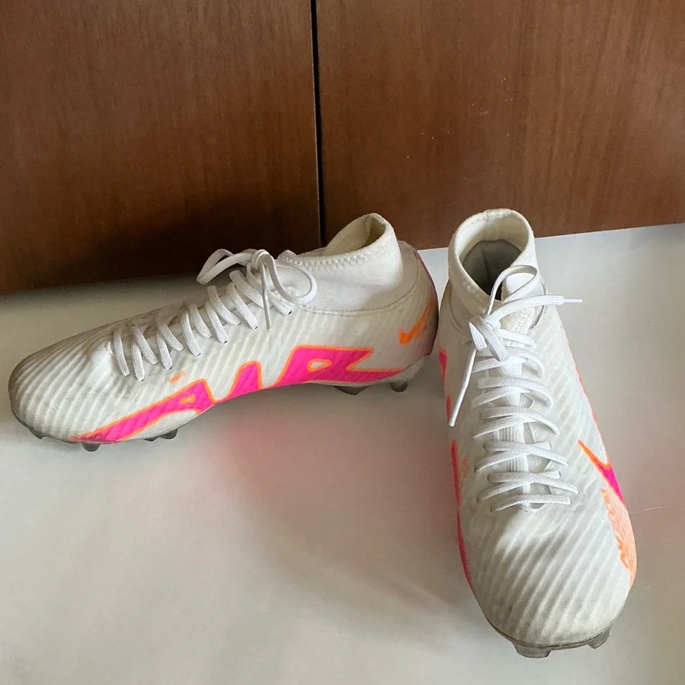 NIKE Zoom Athletic Shoes in White and Neon Pink
